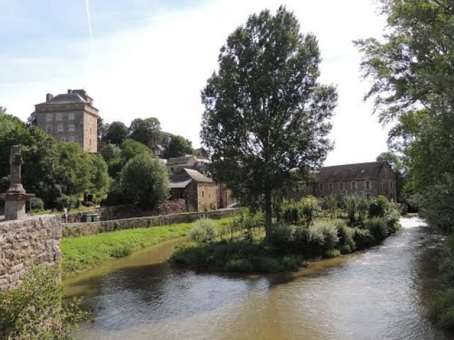 L'Aveyron à MONTROZIER.
