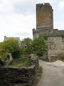 Château de Valon à Lacroix-Barrez dans l'Aveyron.
