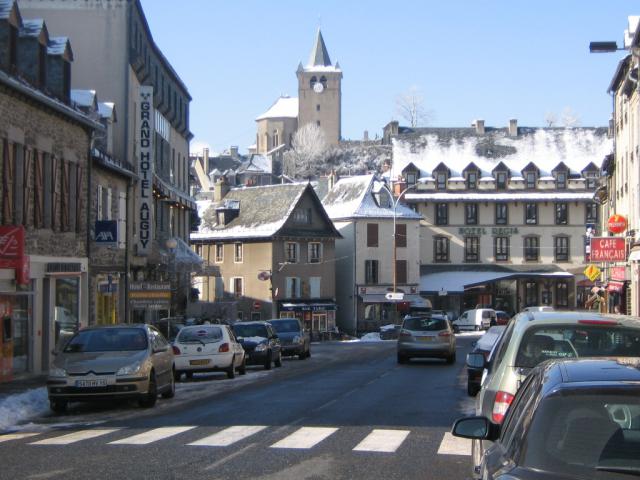 Une rue de Laguiole (Aveyron, Midi-Pyrénées, France).