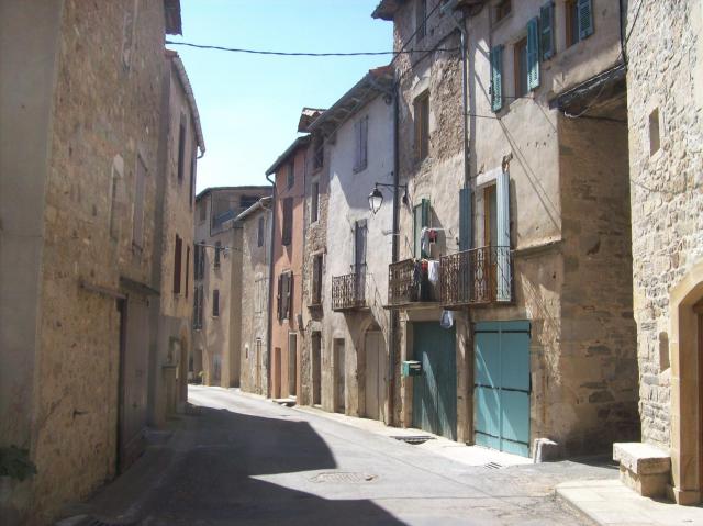 Photographie de la Grand Rue de Saint-Félix-de-Sorgues en Aveyron (12400)