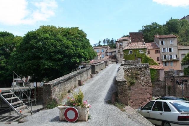 Camarès (Aveyron) - pont sur le Dourdou.