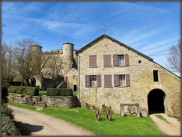 Quelque part en Aveyron du côté de Sévérac-le-Château # Aveyron (12) .