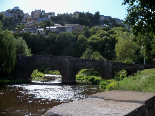 Au bord de l’Aveyron, dans le parc de "Layoule"