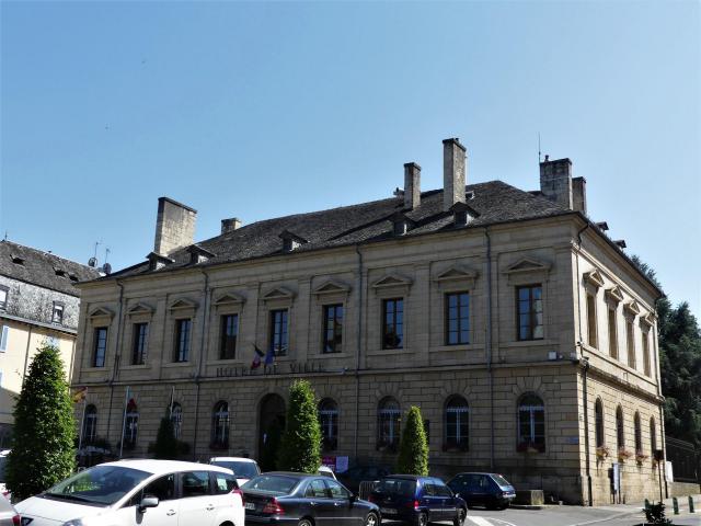 La façade nord de l'hôtel de ville, Espalion, Aveyron, France.