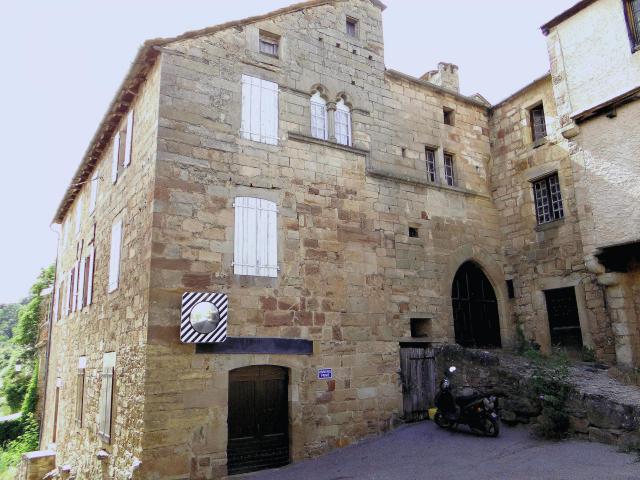 Cet édifice est répertorié dans la base Mérimée, base de données sur le patrimoine architectural français du ministère de la Culture, sous…