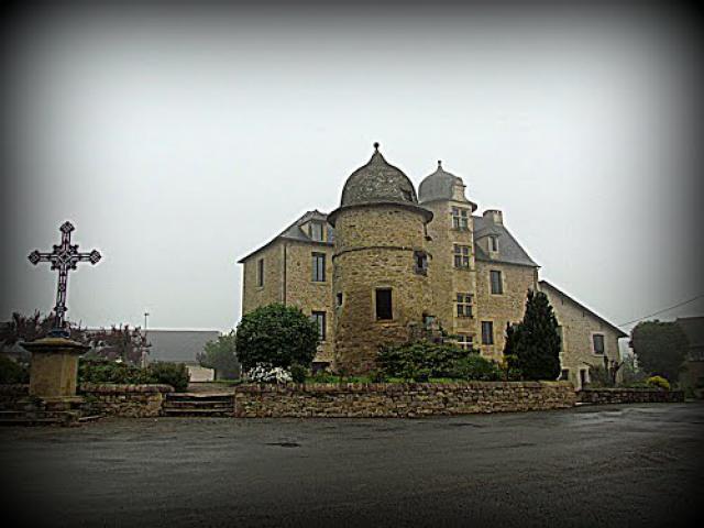 Château de Valzergues # Aveyron (12) .