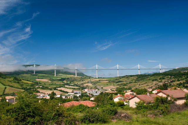 View of Creissels with the viaduct in the background.