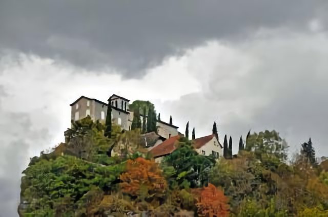 Montbrun, village haut perché, vallée du Lot
