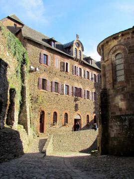 Accueil réservé aux pèlerins à Conques .