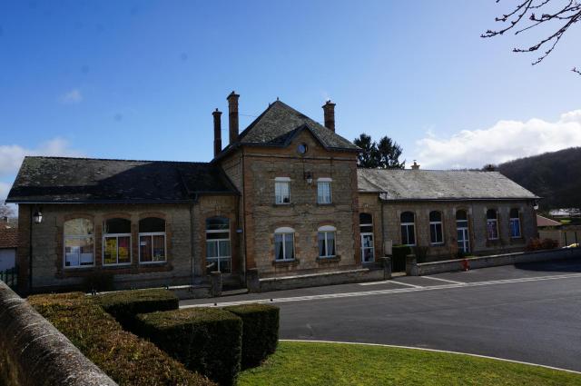 vue de la mairie de Prouvais.