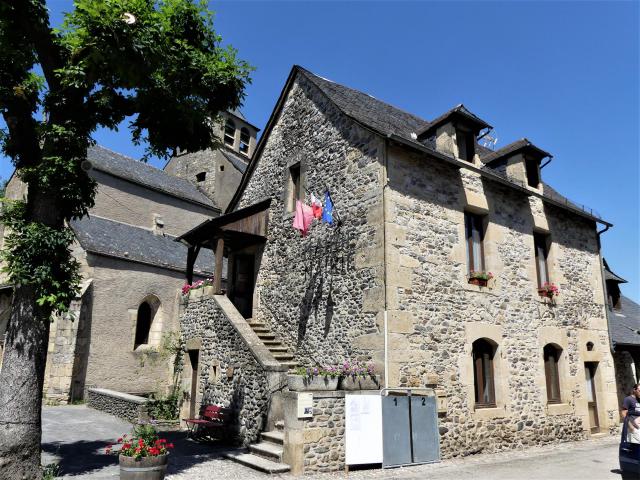 La mairie de Sainte-Eulalie-d'Olt, Aveyron, France.