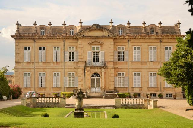 Le château des marquis de Barbentane.