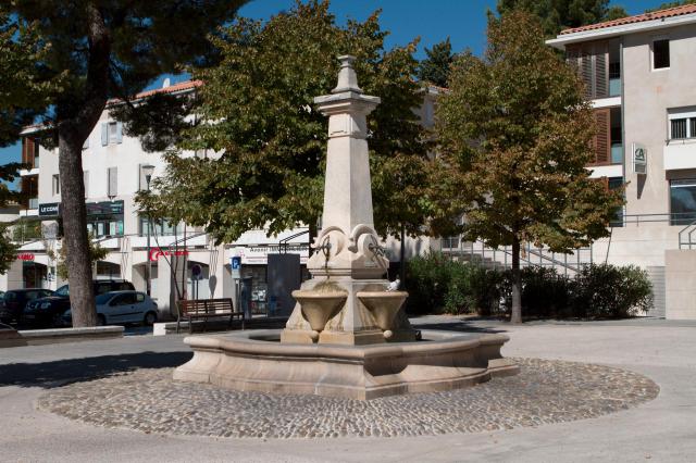 Une fontaine à Bouc-Bel-Air, Bouches-du-Rhône (France).
