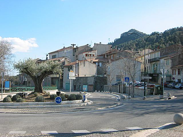 Saint-Savournin, rond-point de l'Olivier