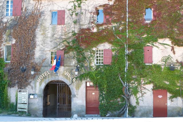 L'hôtel de ville de Châteauneuf-le-Rouge, Bouches-du-Rhône (France).