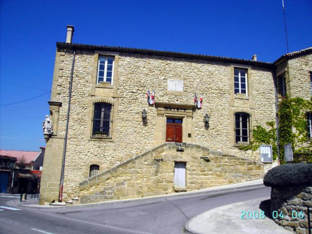 Hôtel de ville et son cadran solaire