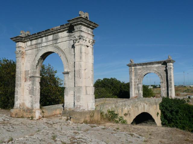 Pont Flavien, un pont romain à Saint-Chamas (France)
