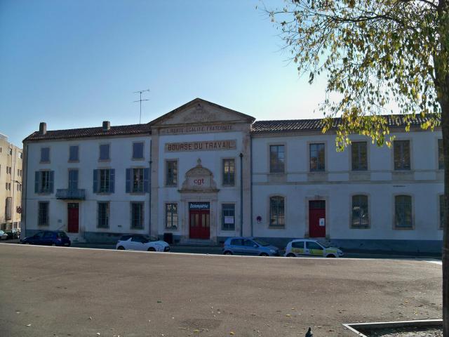 Batiment de la bourse du travail à Arles (13)