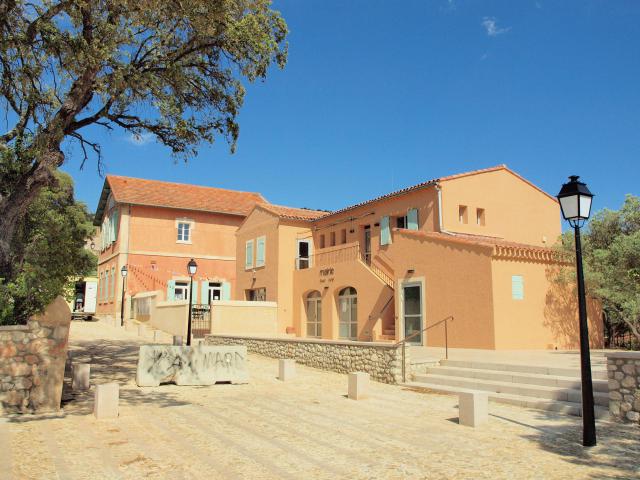 Beaurecueil (Bouches-du-Rhône, France) , la mairie-école