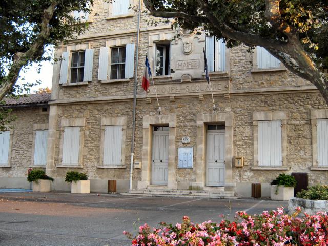 Mairie de Saint-Étienne-du-Grès (Bouches-du-Rhône, France)