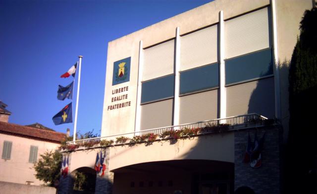 La mairie de Roquevaire (Bouches-du-Rhône).