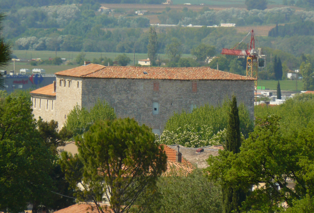 Vue du Château de Trets depuis le chemin du Félibre