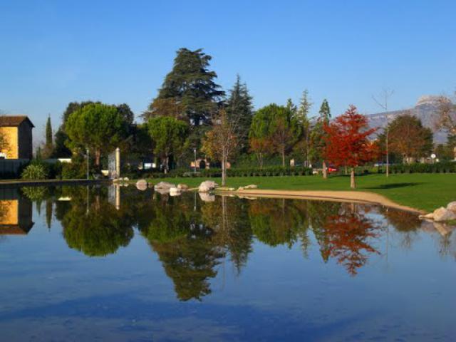 Gemenos - Reflets sur le Parc d'Albertas