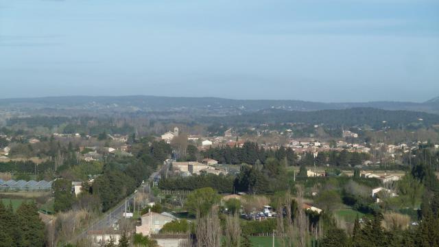 Le bourg de Mouriès vue depuis le Coussou (est)
