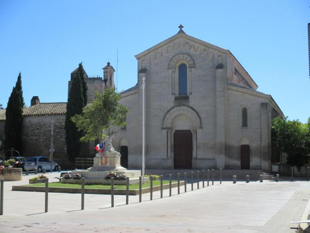 Église de Saint-Martin-de-Crau et Monument aux Morts