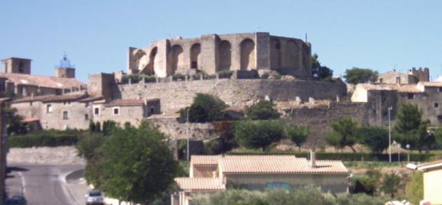 Le vieux château de Lançon-Provence