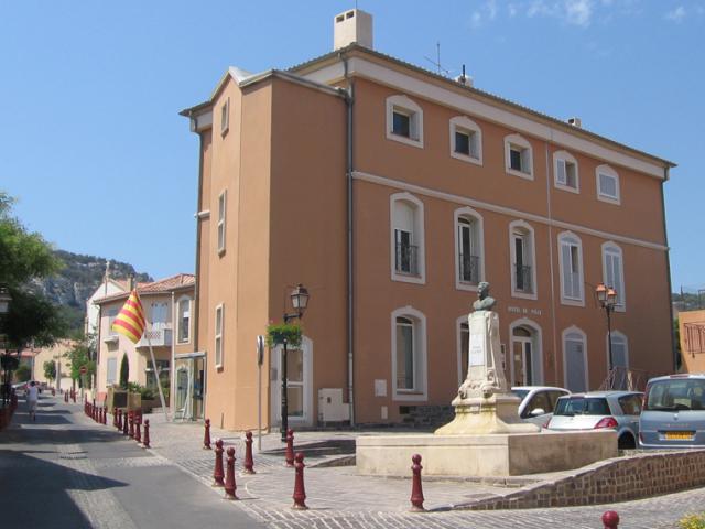 Mairie de Châteauneuf-les-Martigues (Bouches-du-Rhône, France)
