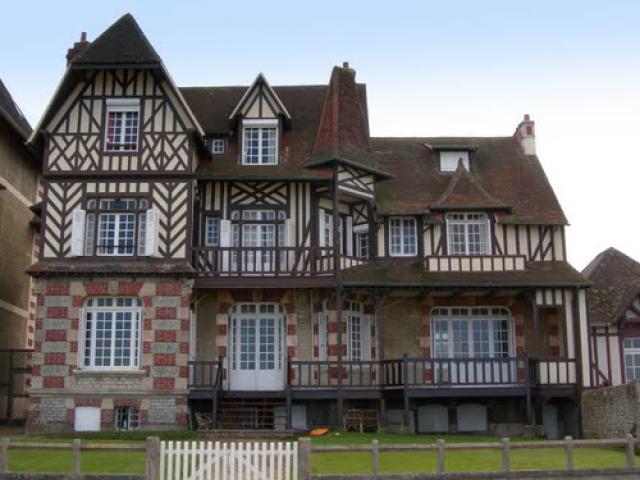 Belle villa à Lion sur Mer.