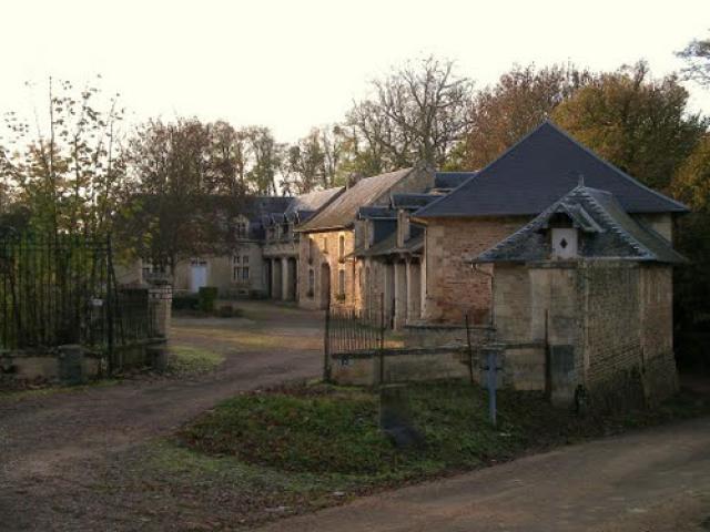Château de Baron, les communs