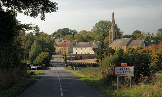 Une vue sur le village de Landes-sur-Ajon, Calvados.