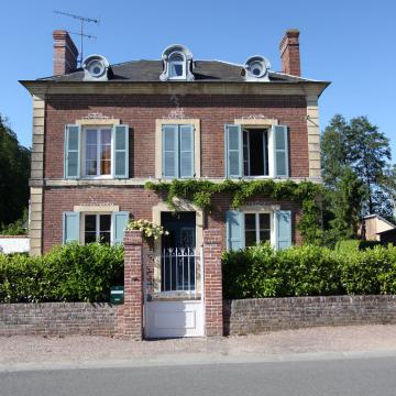 Saint-Julien le Faucon, Calvados, France. L'ancien presbytère, rue de Livarot.
