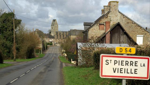 Entrée du village en venant de Pontécoulant.