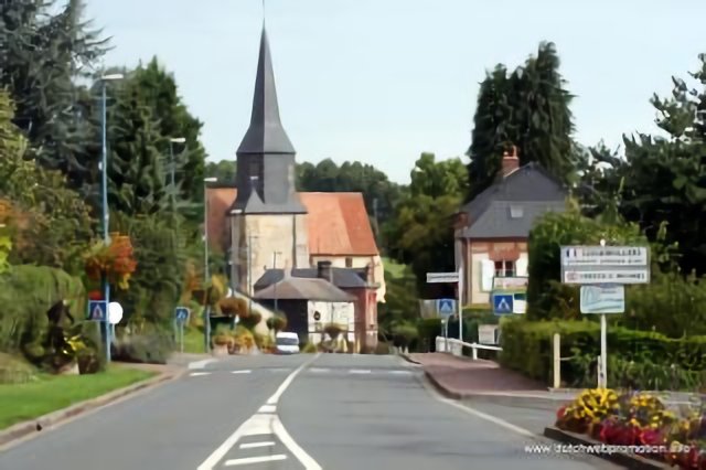 Coquainvilliers - entering village - 2008-09-03