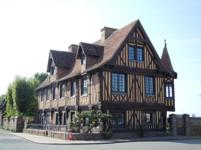 Manoir du XVe siècle à Beuvron-en-Auge (Calvados, France)