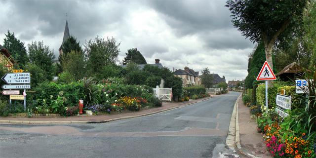 Beuvron-en-Auge, Calvados, Normandie, France. Entrée du village.