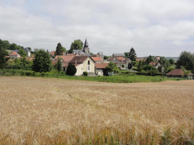 Jumigny (Aisne) paysage avec vue sur le village
