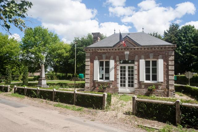 Français : Mairie de Préaux-Saint-Sébastien (France).