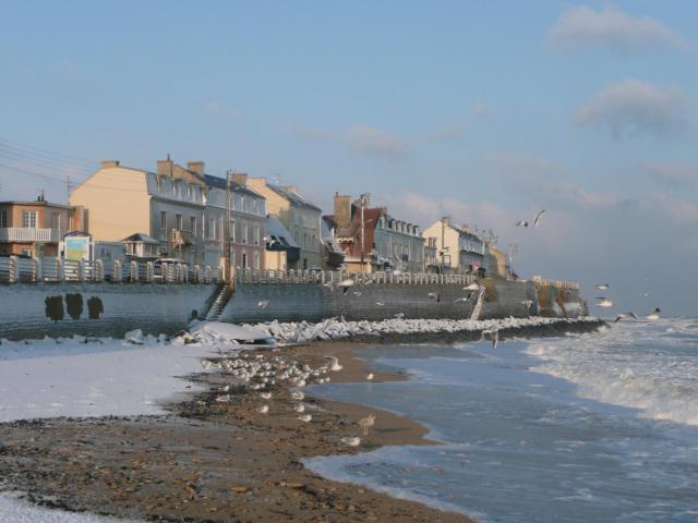 LUC SUR MER la digue après une averse de neige