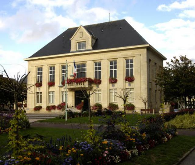 Aunay-sur-odon, Rathaus