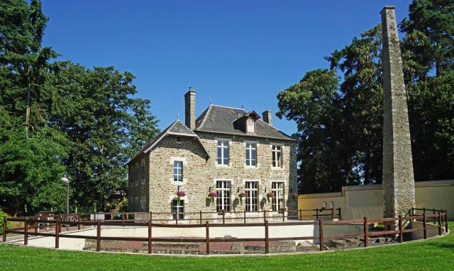 Le musée de la mine du Molay-Littry installé sur le carreau de la fosse Frandemiche dont il subsiste une grande cheminée, des ruines…