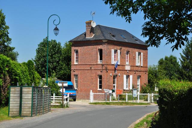 La Mairie-école d'Auquainville (Calvados, Normandie, France).