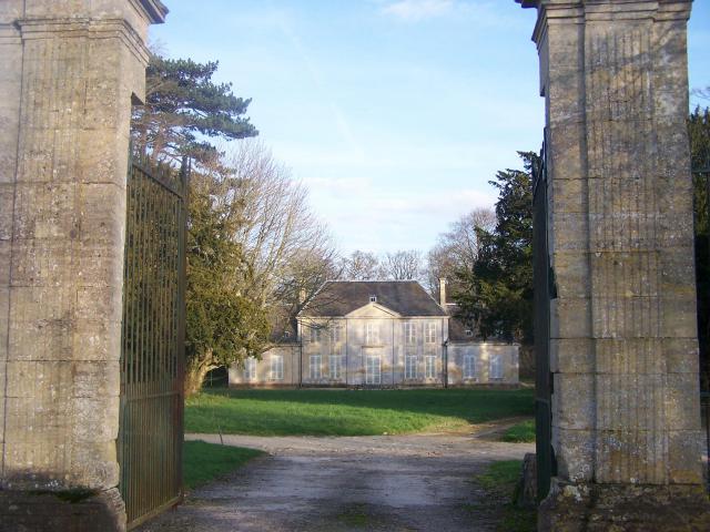 Château des Planches, inscrit à l'inventaire supplémentaire des monuments historiques (ISMH, 17/05/1982).