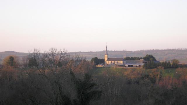 Pont-Bellanger (Normandie, France). Vue méridionale du bourg.