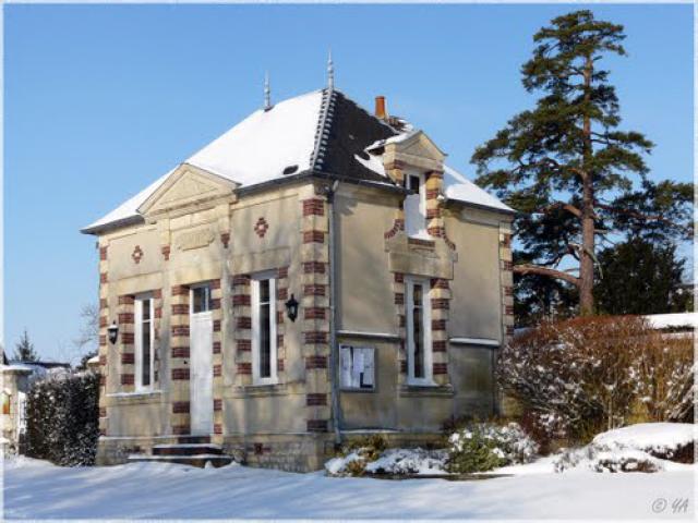 St Vaast-sur seulles: La Mairie.