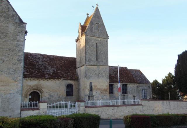 Saint-Pierre-du-Bû (Normandie, France). L'église Saint-Pierre.