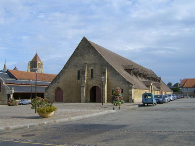 St Pierre sur Dives : les Halles du XIème siècle